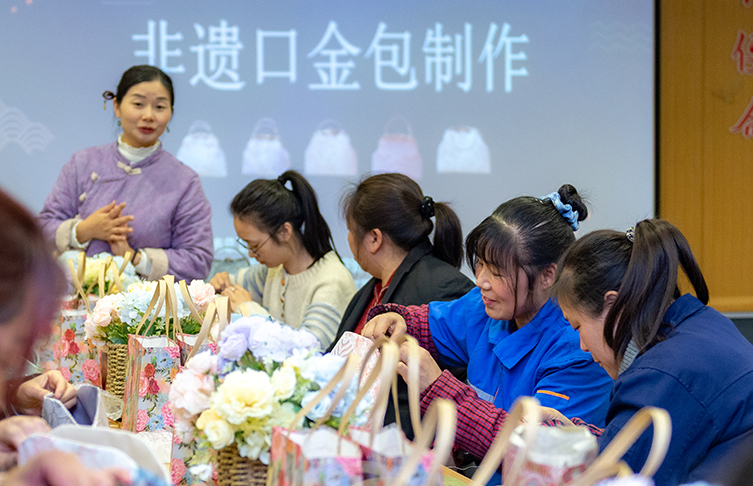 非遺生香 芳華如繡|這個(gè)三八節(jié)，我們把“民國(guó)風(fēng)華”縫進(jìn)了時(shí)光里